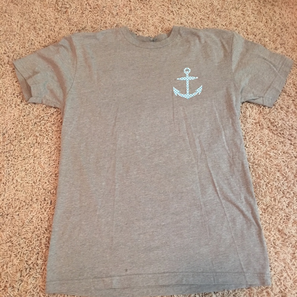 Soft gray t shirt with anchor design
